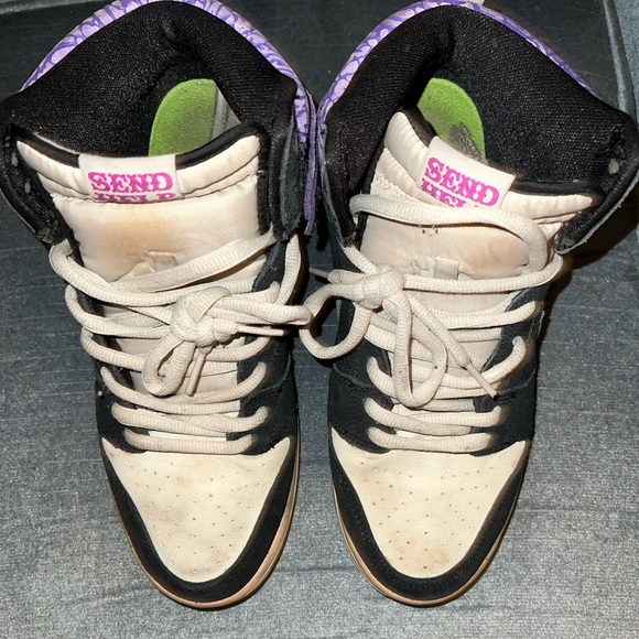 Nike “Send Help” Dunk’s - Picture 5 of 10